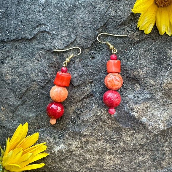 Vintage 🖤 Boho Orange & Red Beaded Dangle Drop Earrings Peach Gold Tone - Picture 6 of 6